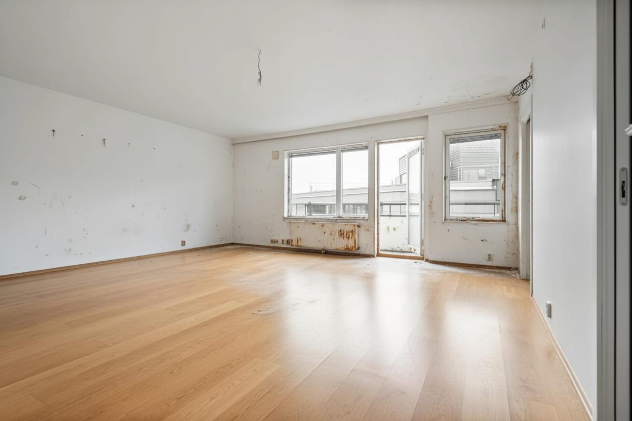 Avant rénovation à Levallois-Perret — Séjour haussmannien restauré